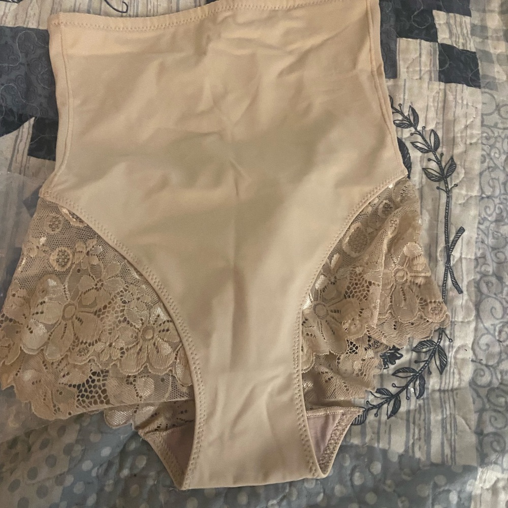 Lot of women’s shapewear fit like Mediums